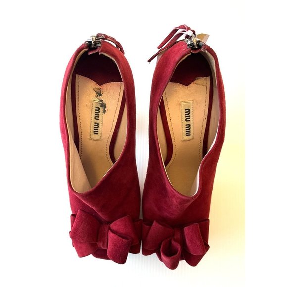 Miu Miu Red Suede Peep Toe Heels w/ Bows, Size 38.5 (IT), 8.5 (US) - Picture 3 of 10